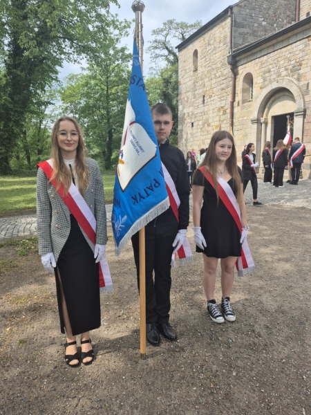 Udział Pocztu Sztandarowego Szkoły Podstawowej im. Marii Patyk w Sławsku Wielkim...