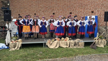 „Mali Kujawiacy” na Festynie Fundacji Apaszka