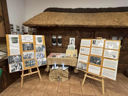 Cisza, która mówi. „Pusty kubek” w szkolnej refleksji nad historią …