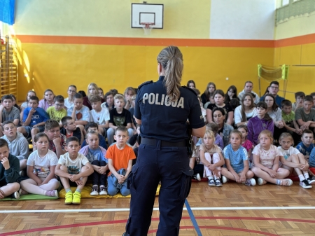 Spotkanie z policjantką- profilaktyka i edukacja w naszej szkole