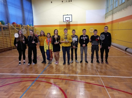 Medale na Drużynowych Mistrzostwach Powiatu w Badmintonie 